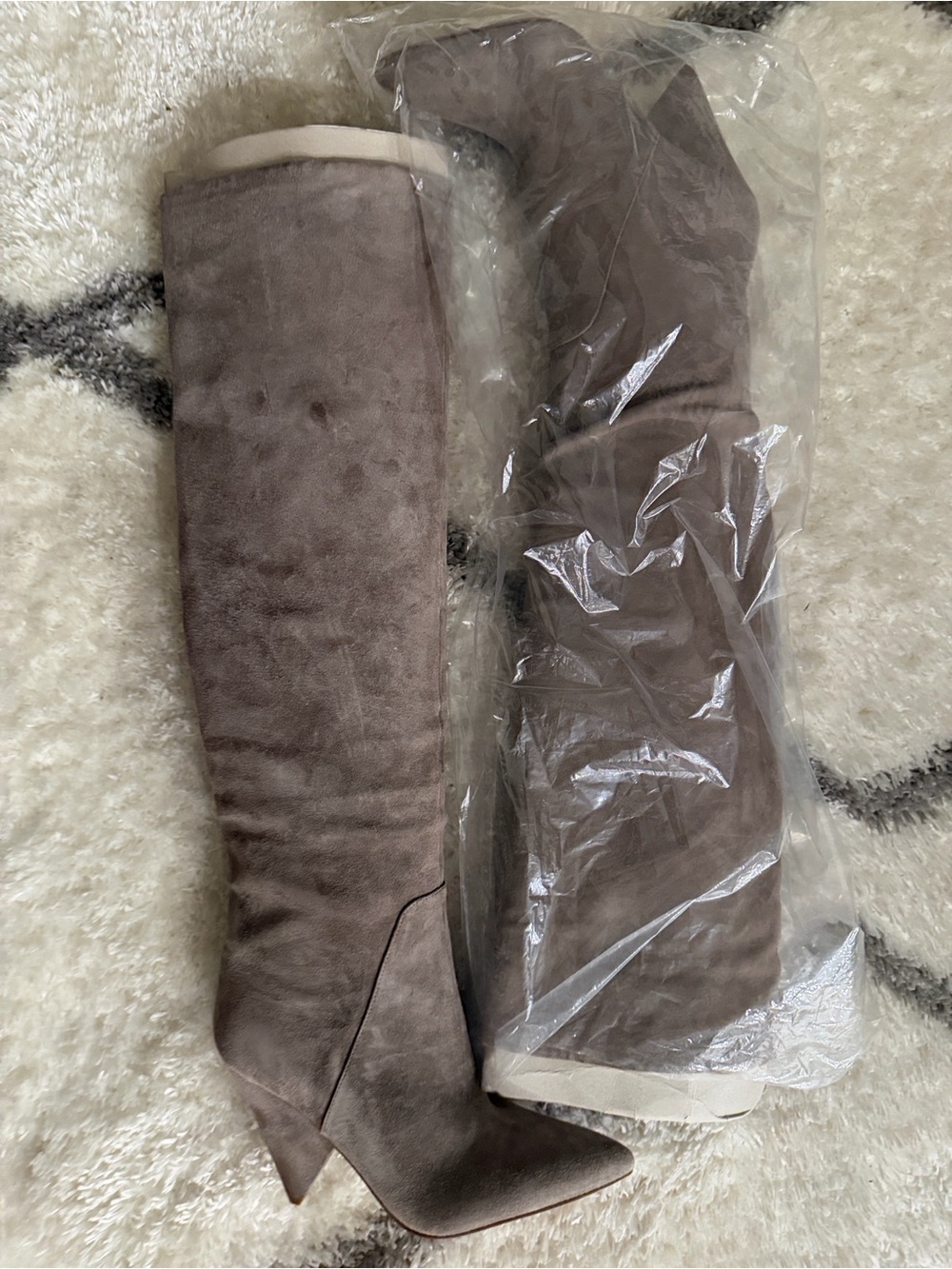 Women’s High Knee Suede-Look Jeans in Taupe